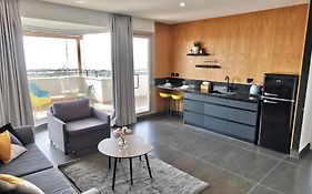 Sea View Apartment With Jacuzzi Near Beach